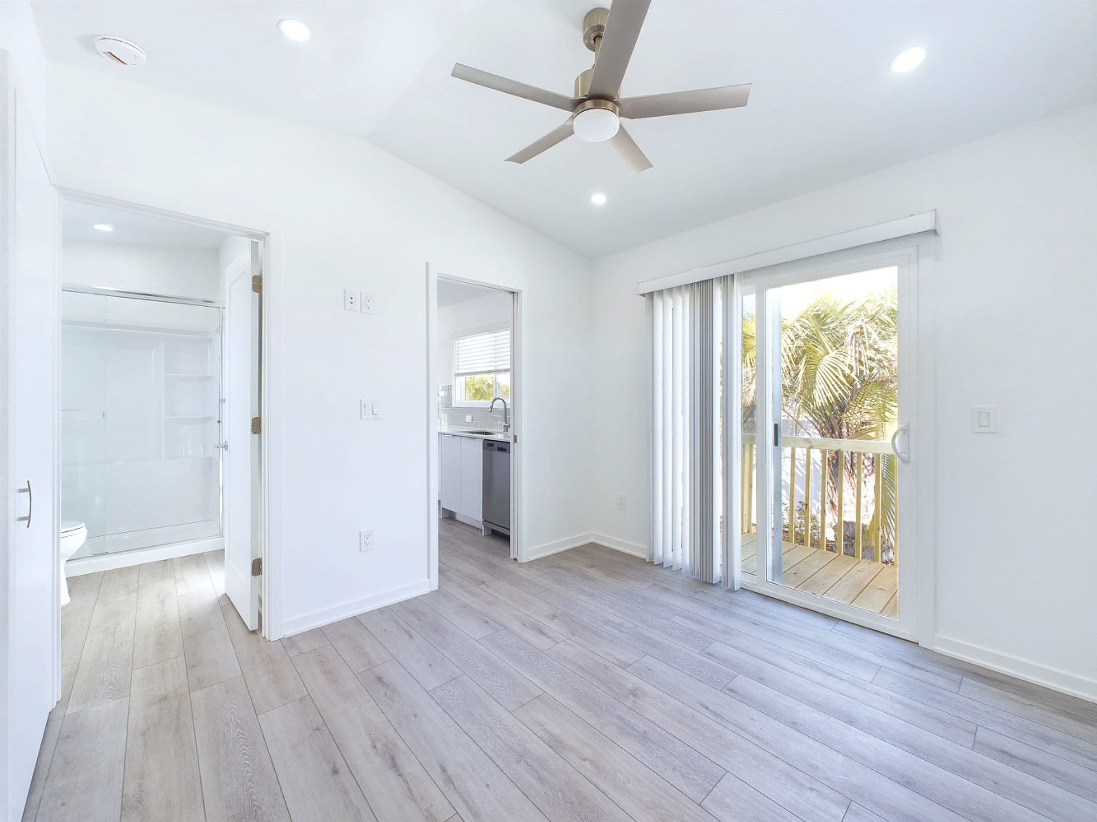 Salt rock interior and bedroom home features