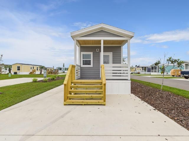 Matilda | ac12401a | hud exterior home features