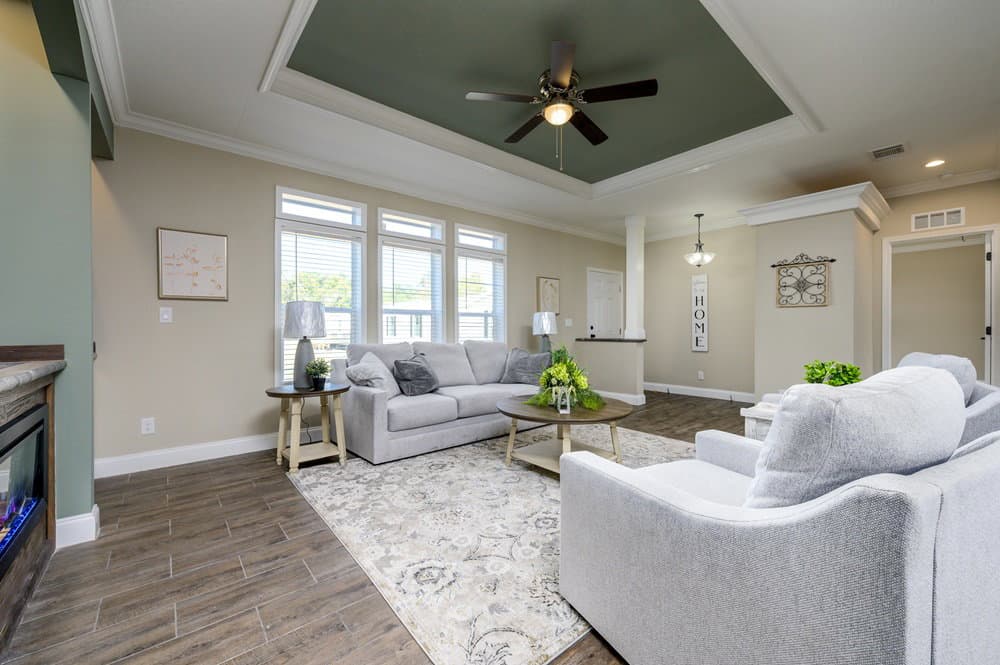 Marathon interior home features