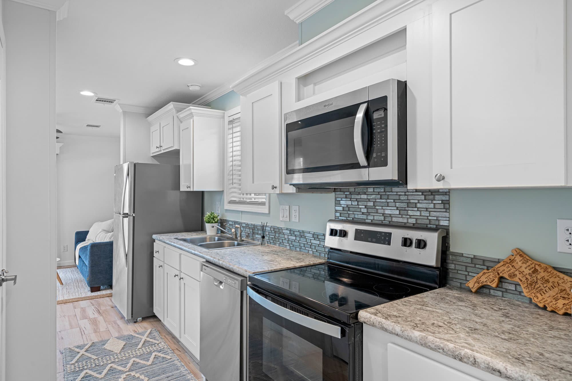 Paradise kitchen home features