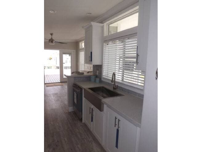 Eagle 15461a interior and kitchen home features