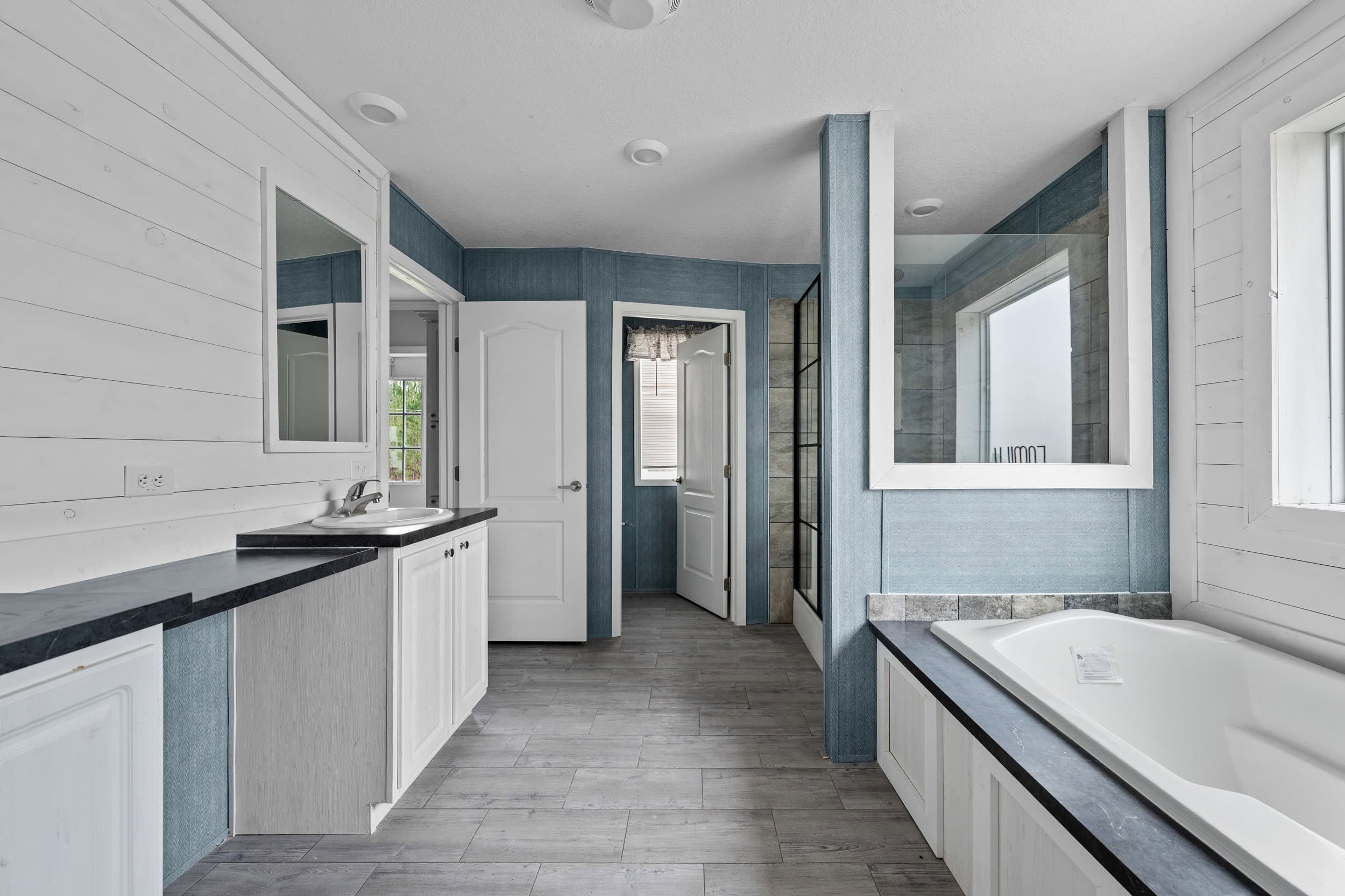 Venice w/study bathroom home features