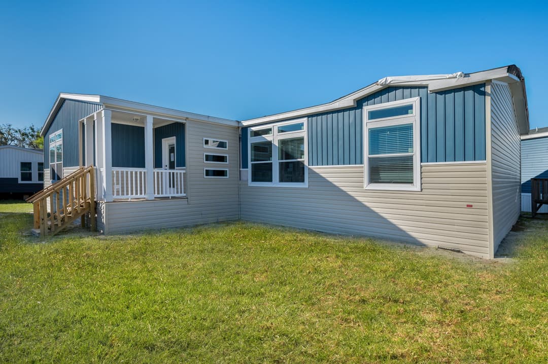 Big mullet elevation and exterior home features