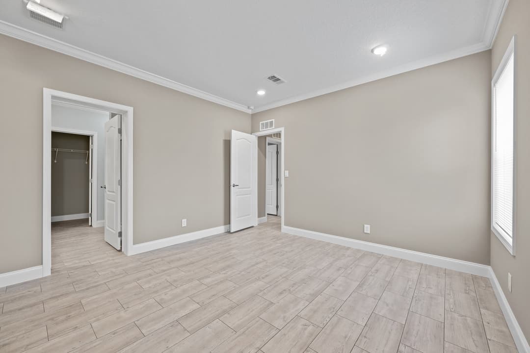 Siesta bedroom home features