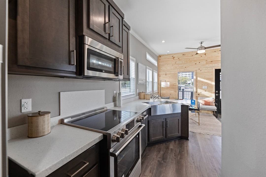 Wedge 13442s kitchen home features