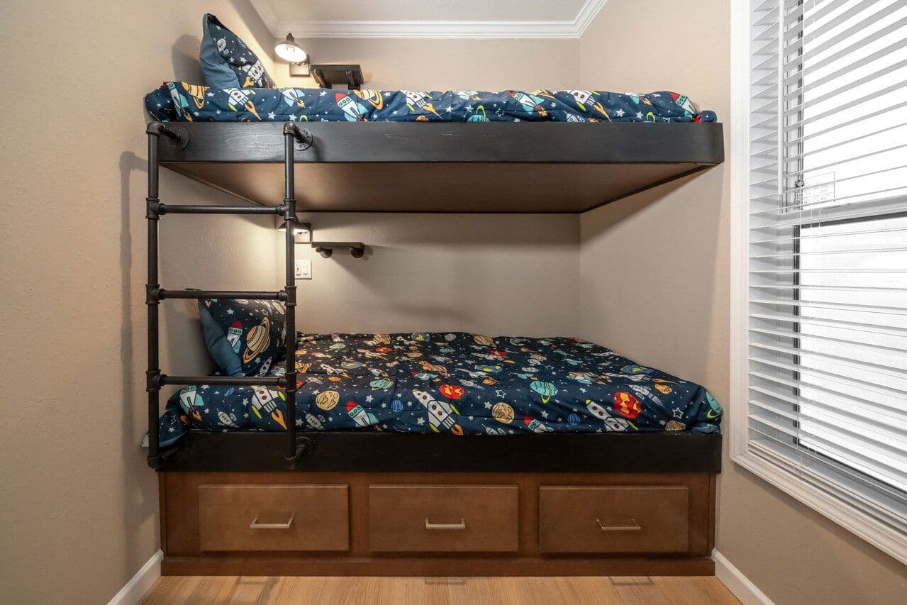 Wedge 13442s bedroom home features