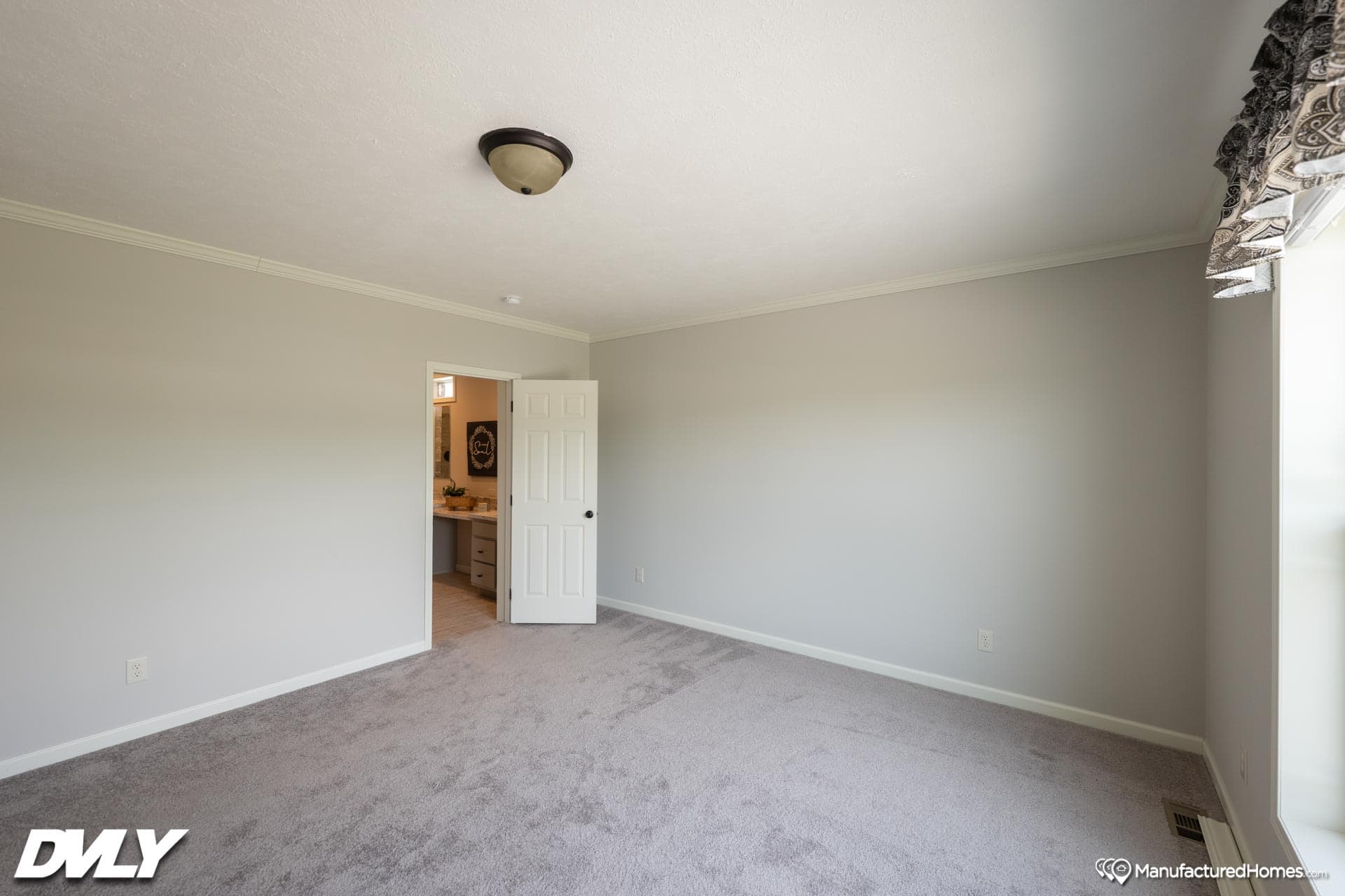 Novus bedroom home features