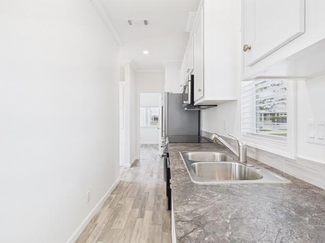 Matilda | ac12401a | hud interior and kitchen home features