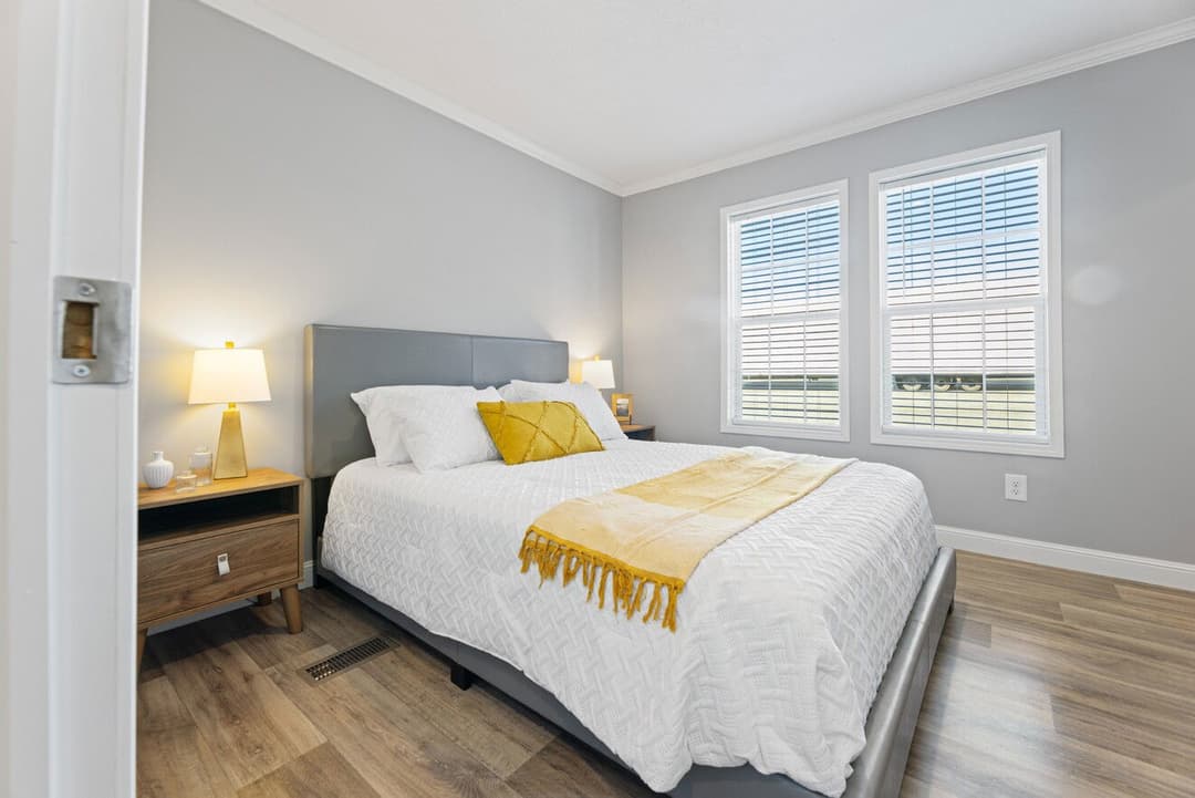 Roanoke duplex bedroom home features