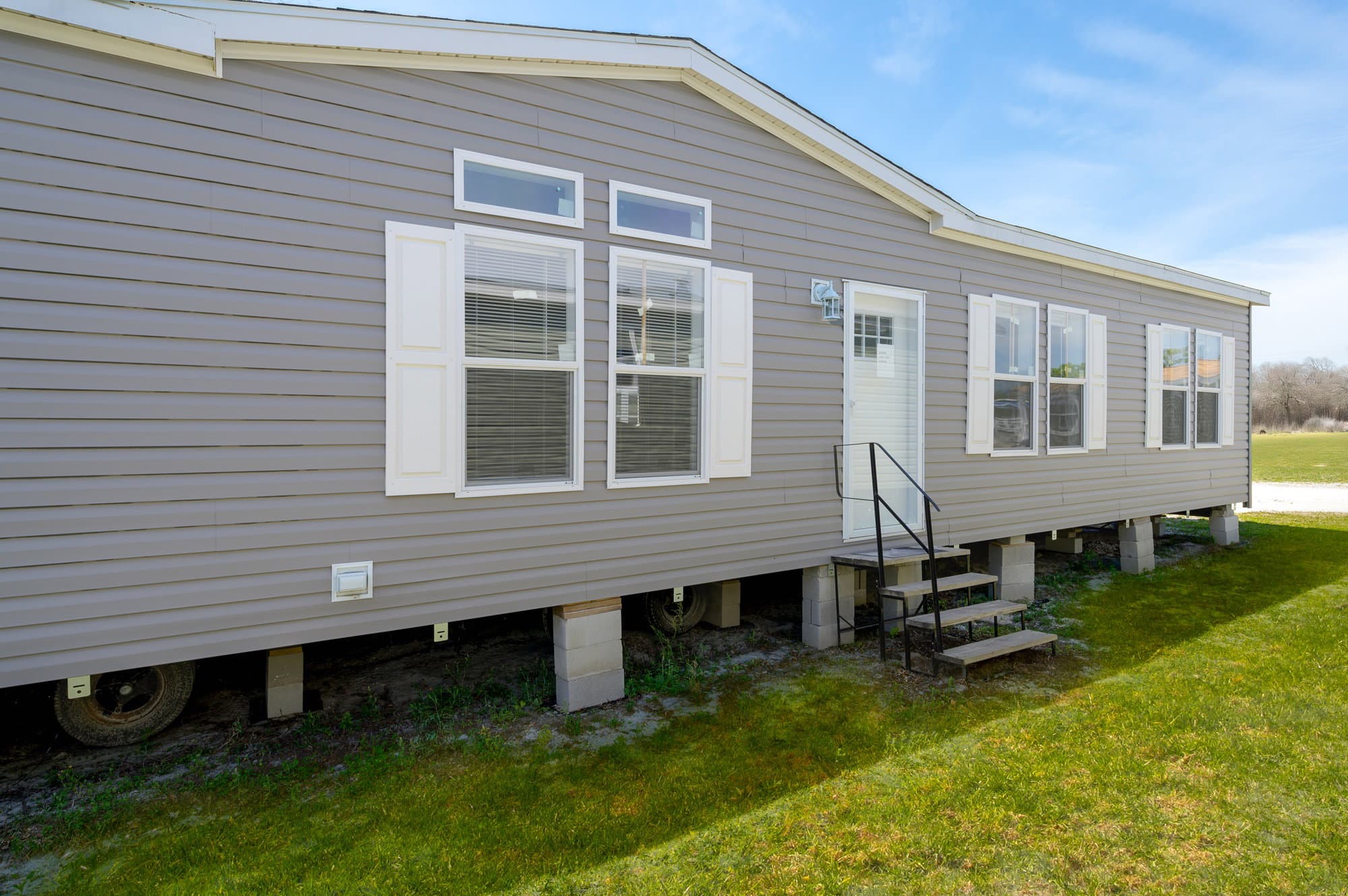 Daphne elevation and exterior home features