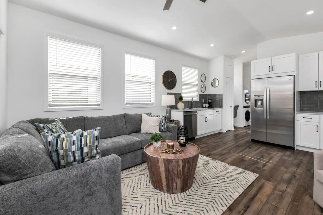 Casa blanca interior home features