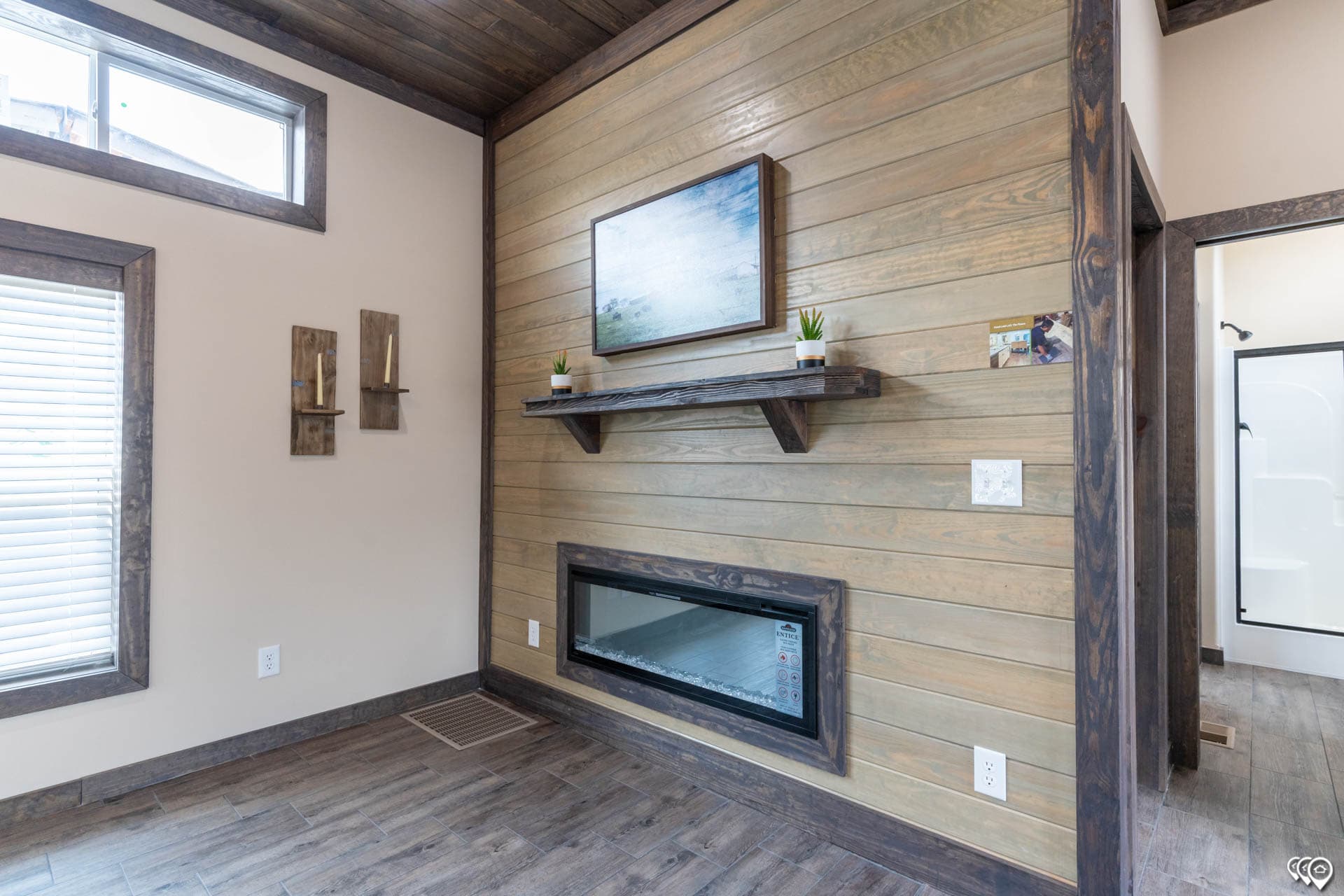 Cozy cabin 1 interior home features