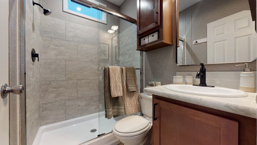 Lake charles two | 13371a | hud bathroom home features