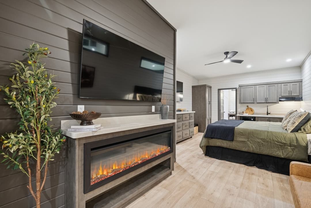 Cottonwood 14361h interior home features