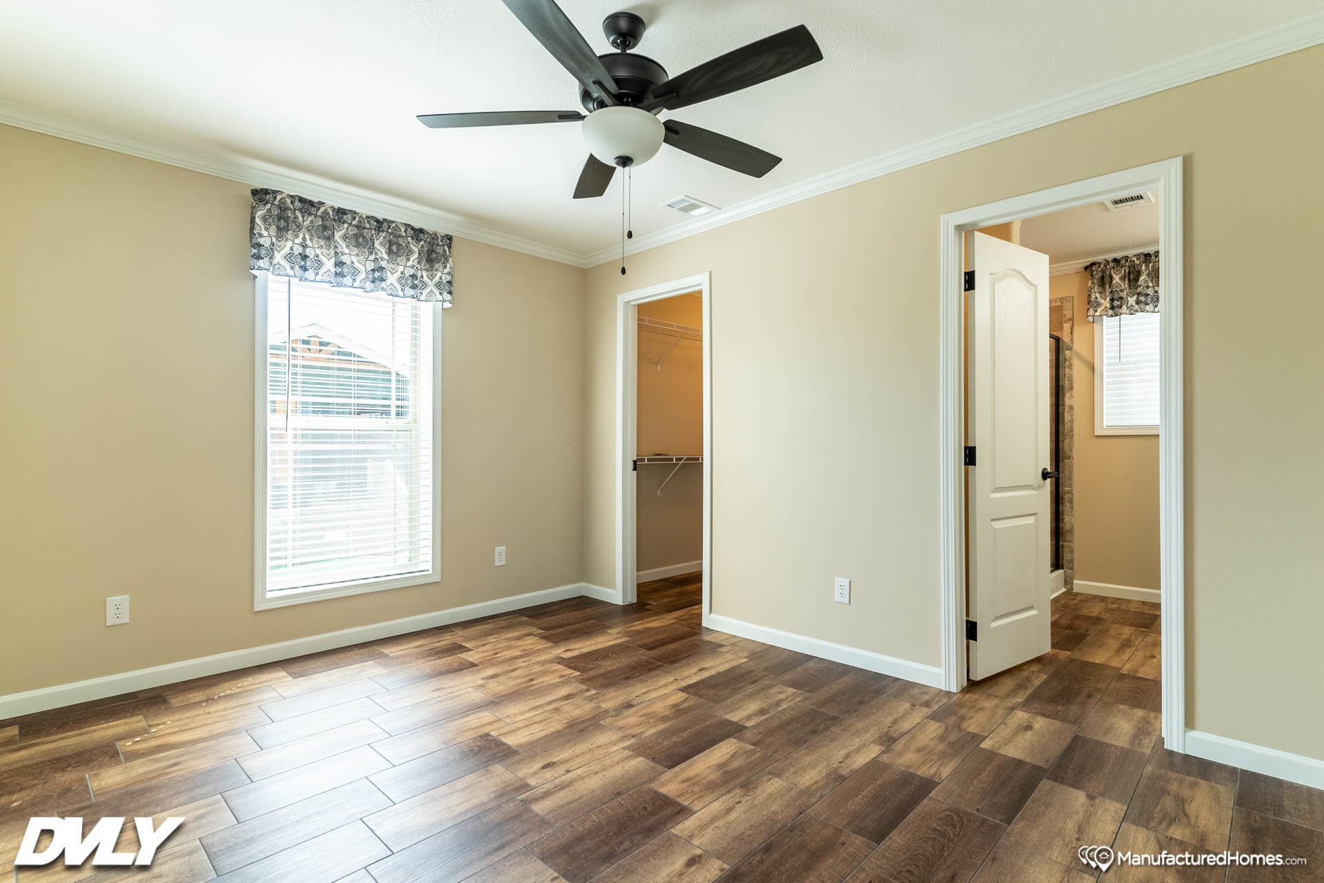 The lodge bedroom home features