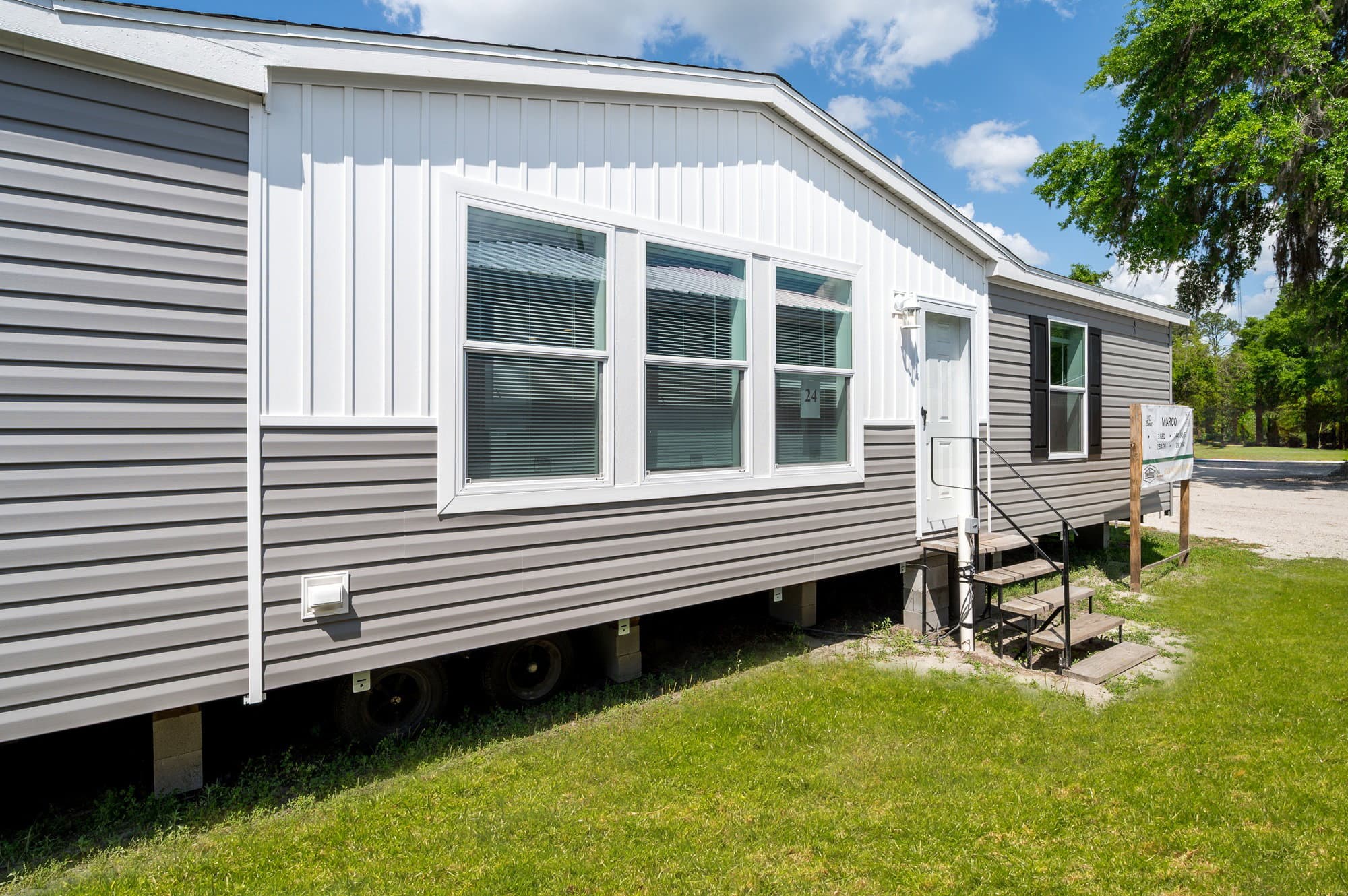 Marco 54 exterior home features