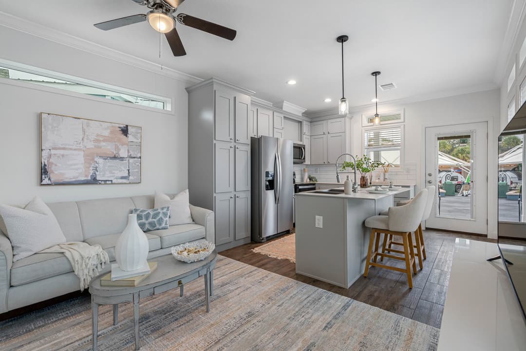 Daisy interior home features