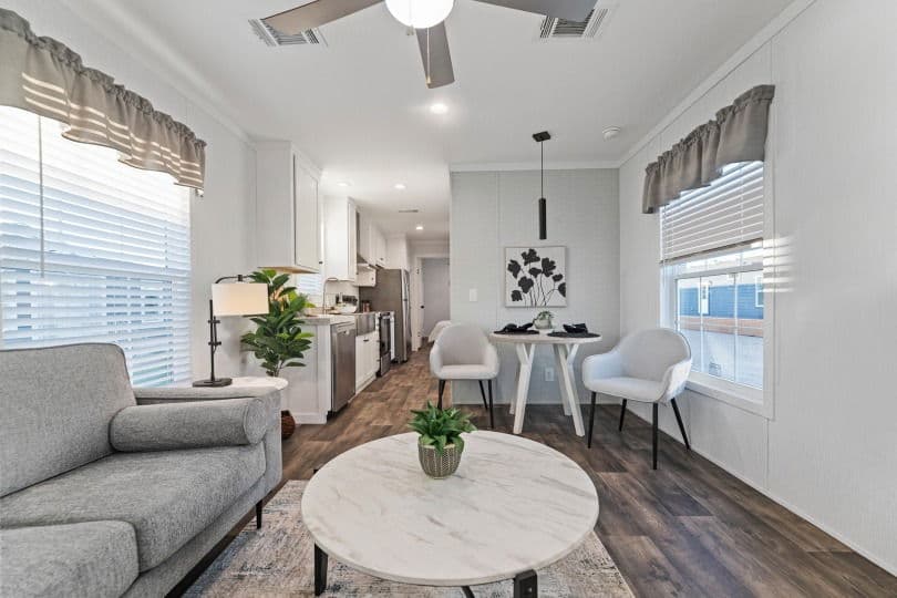 The palmetto rose interior home features