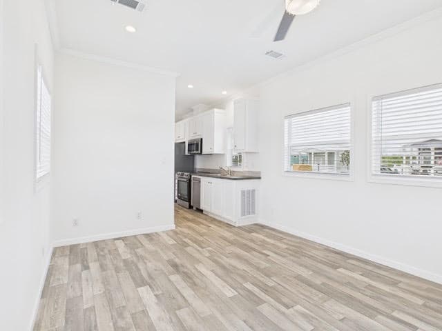 Matilda | ac12401a | hud interior home features