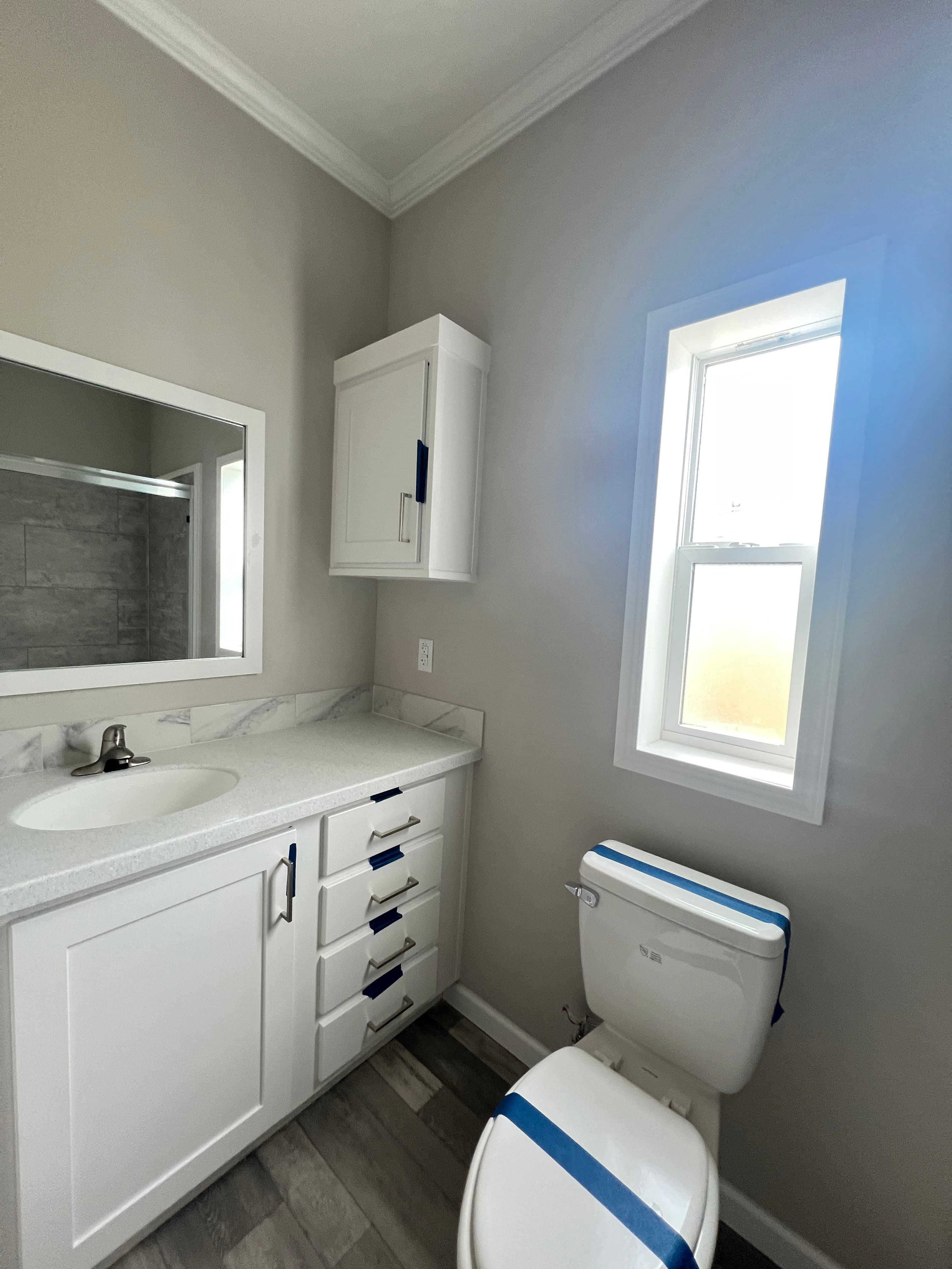 Hawk elite 13381d interior and bathroom home features