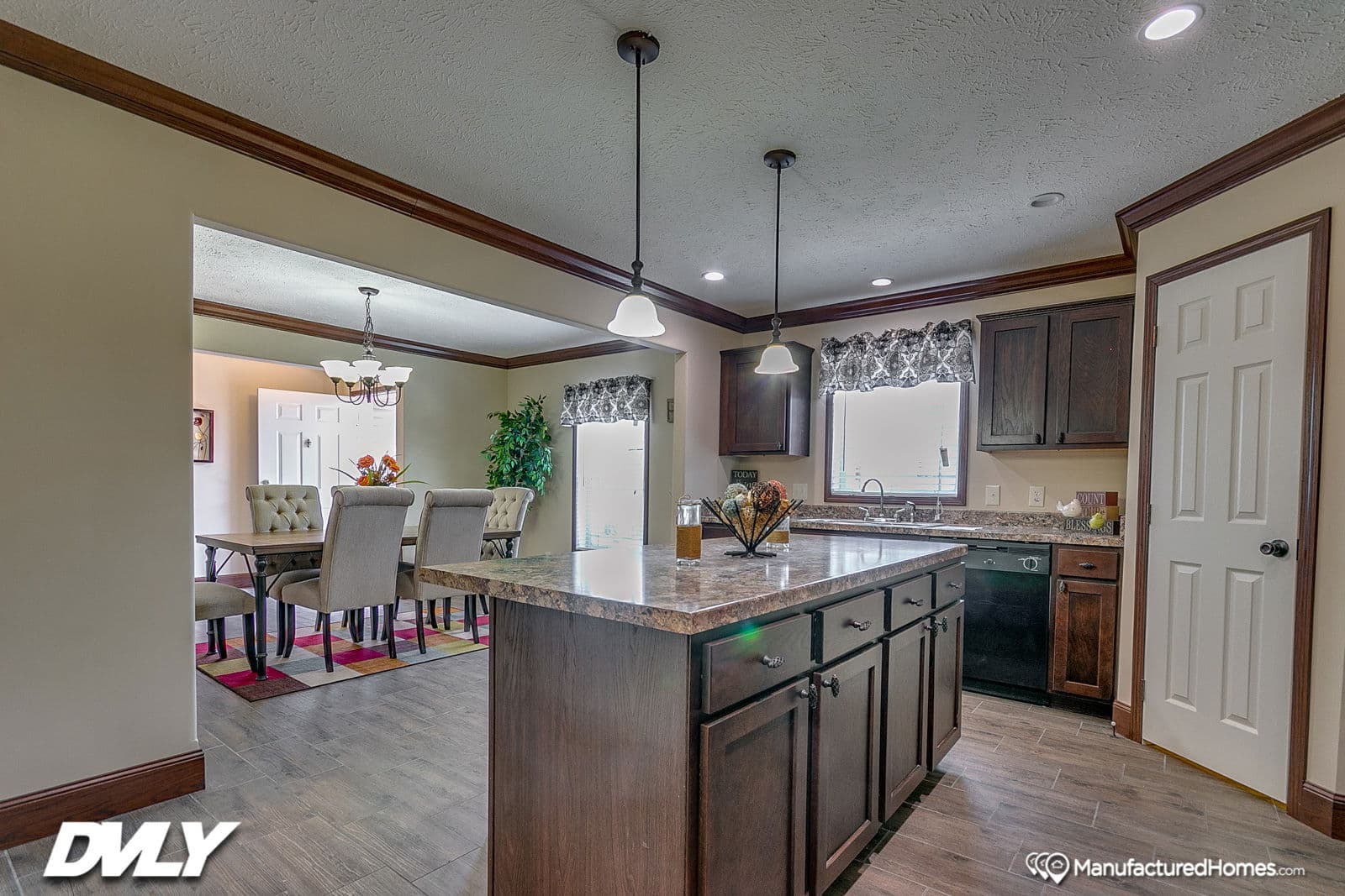 Brooks pointe kitchen home features