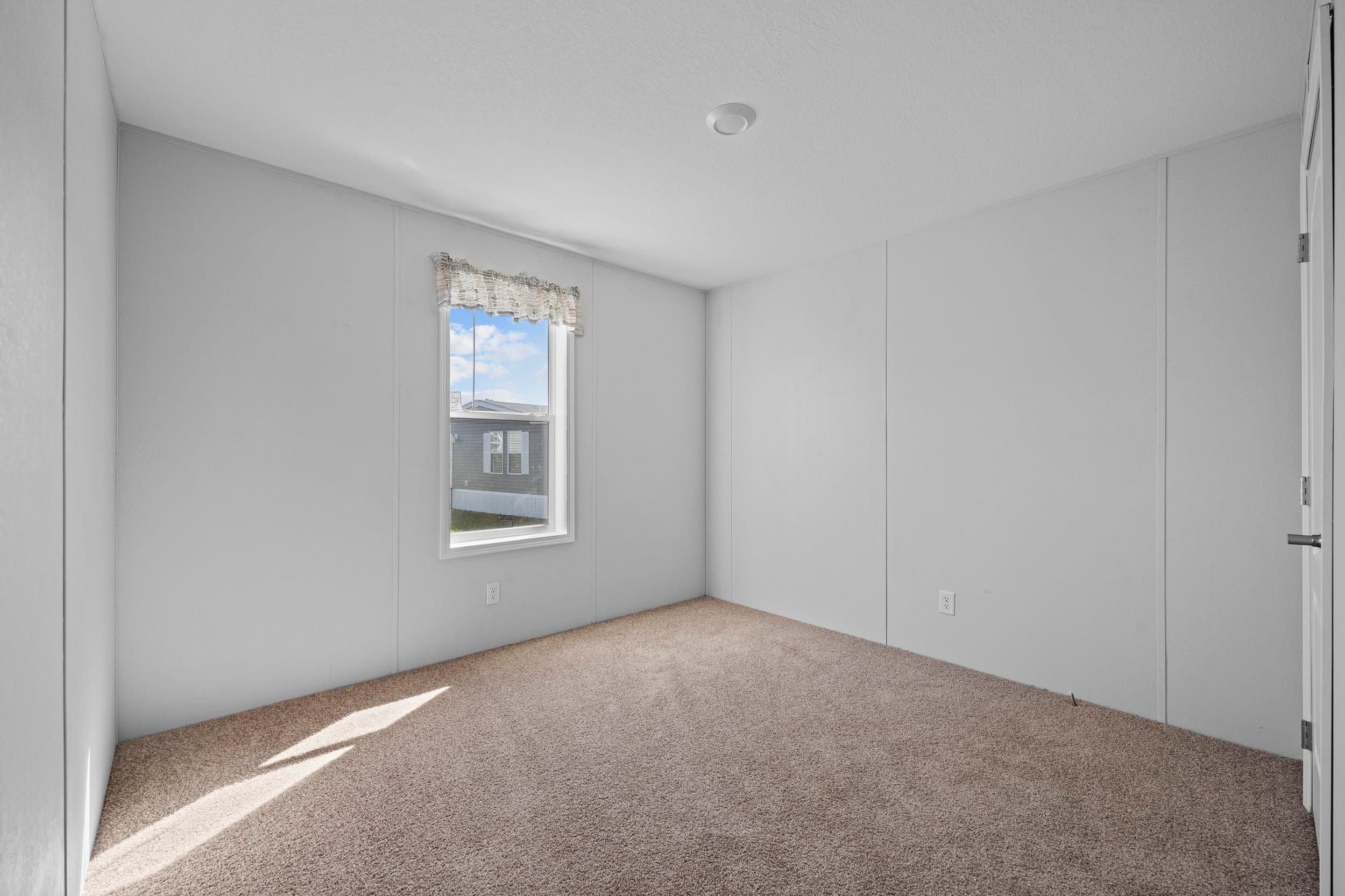 Sanibel bedroom home features