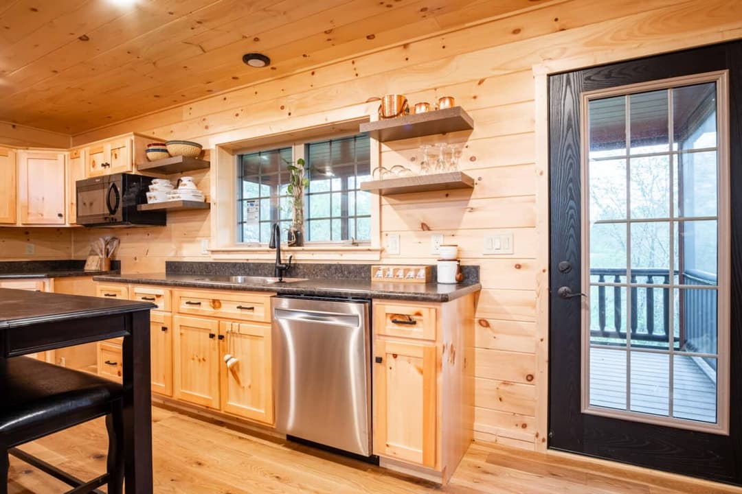 Alpine 2652 kitchen home features