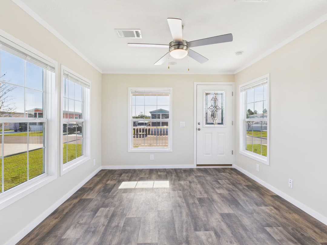 The rose 12401u interior home features