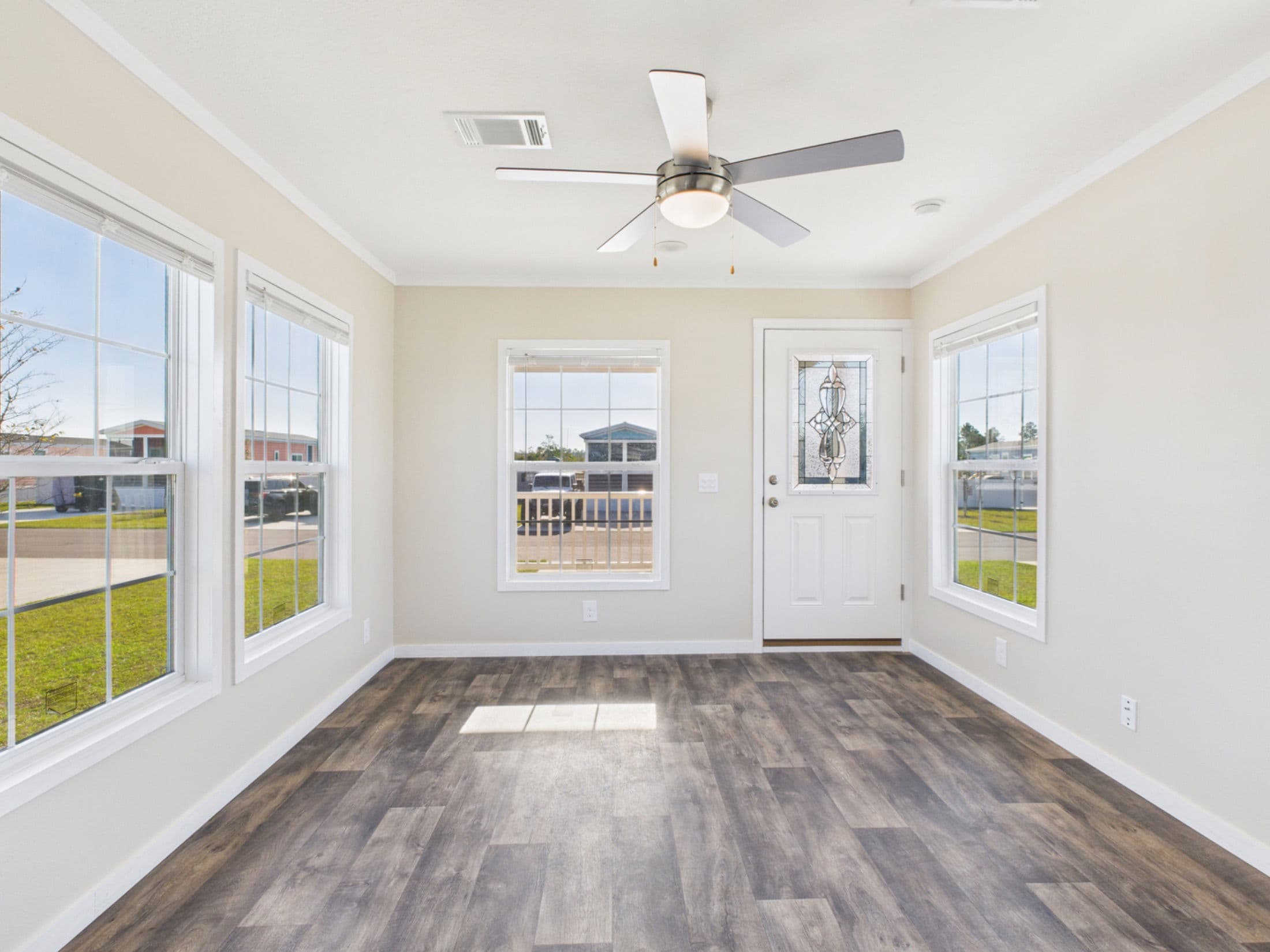 The rose 12401u interior home features