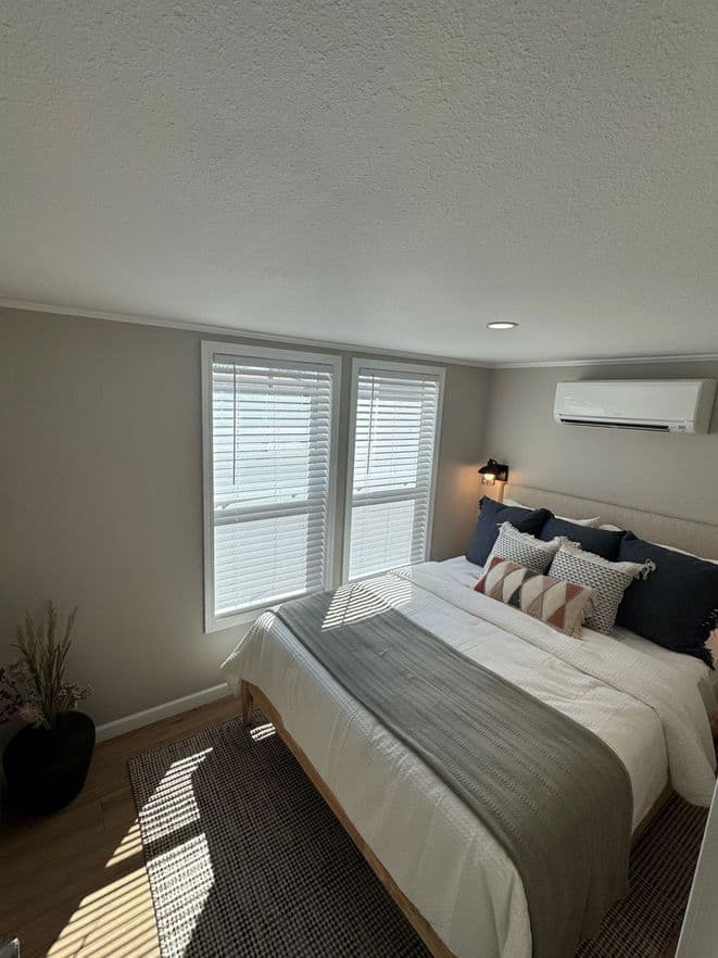 Vista 14411o bedroom home features