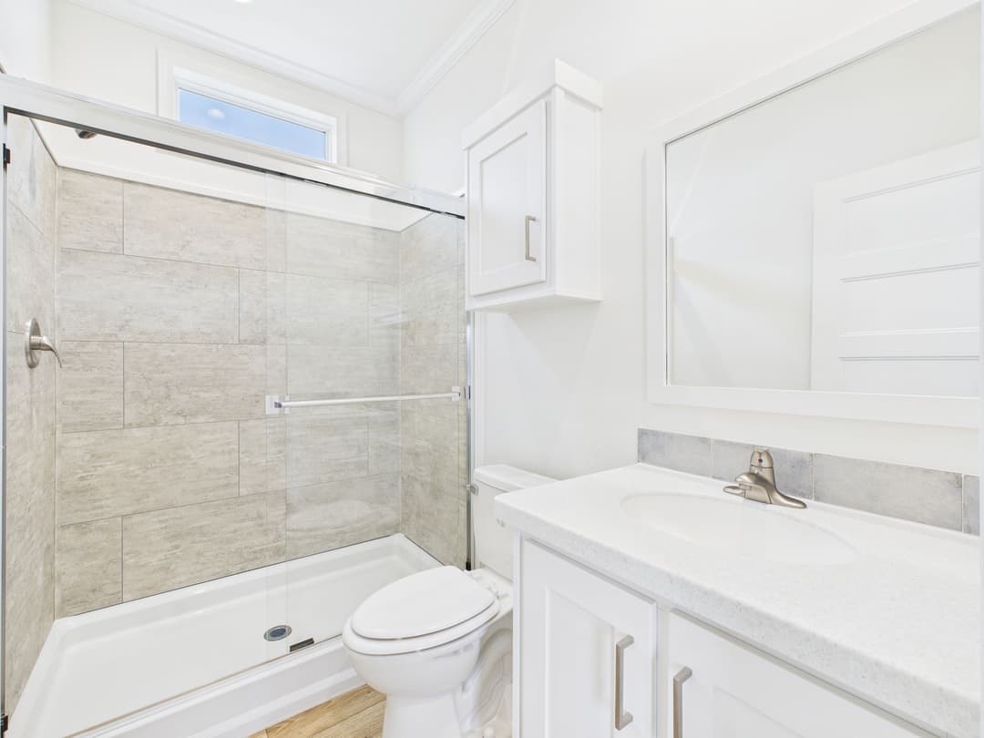 Lake charles 13381b interior and bathroom home features