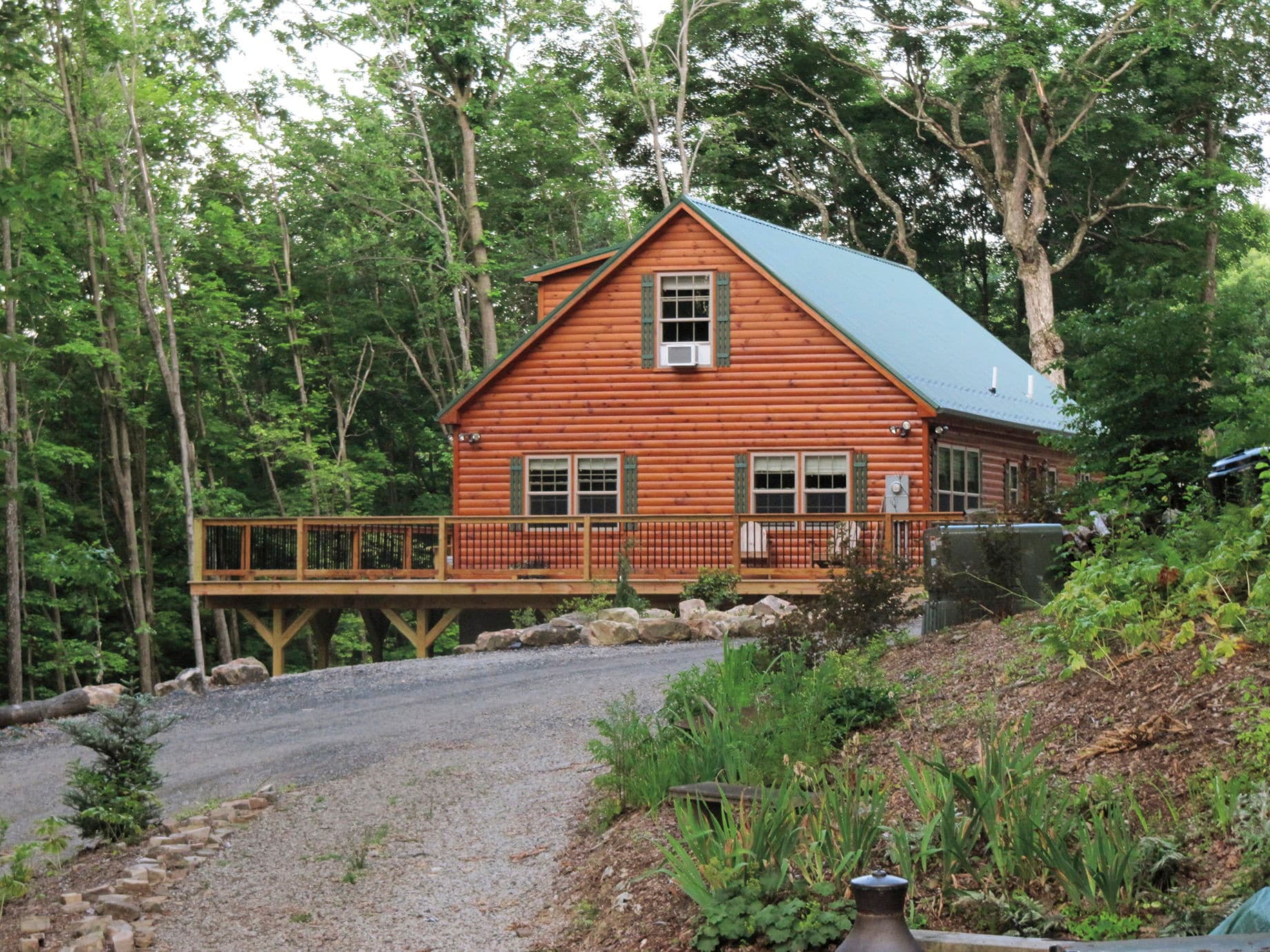 Mountaineer 2656 exterior home features