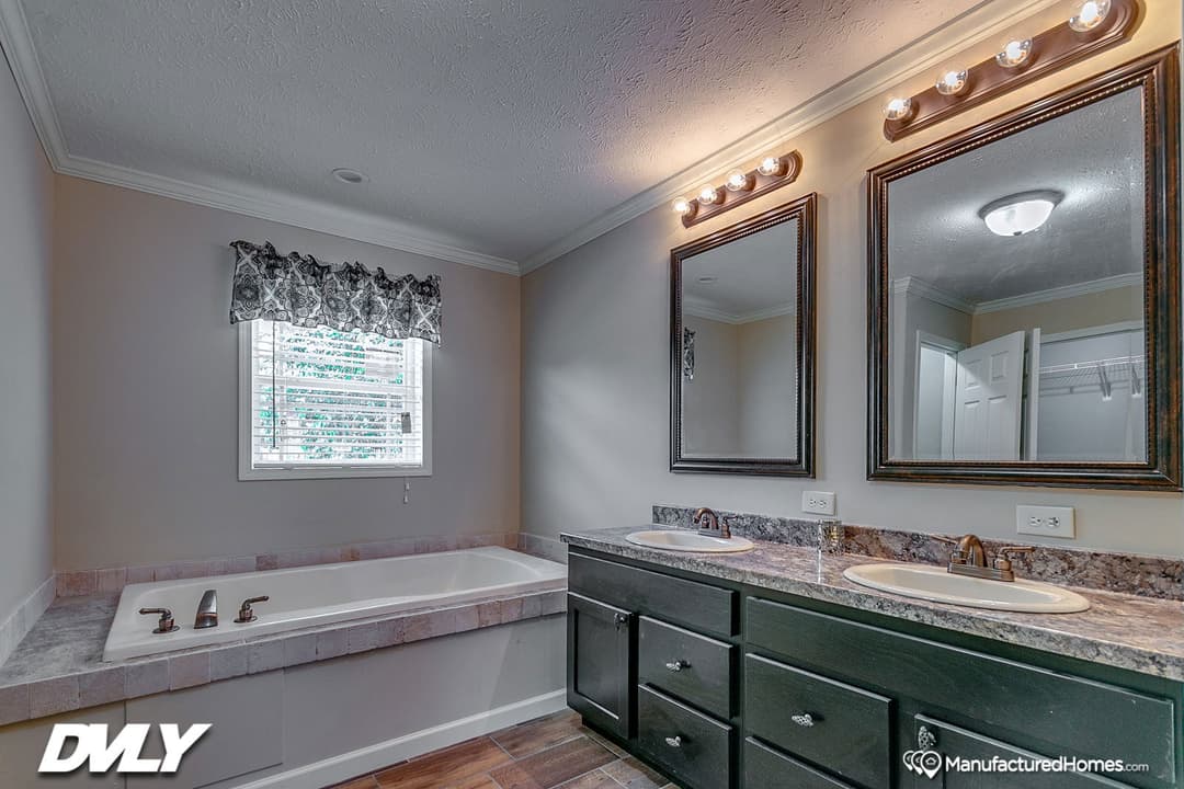 Brooks pointe bathroom home features