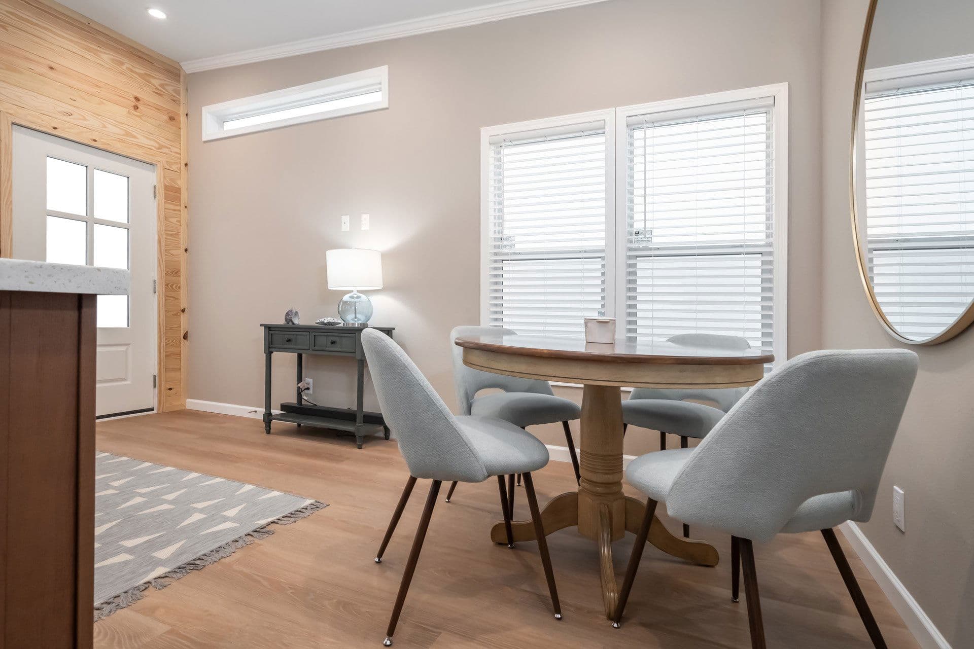 Wedge hk13382s interior home features