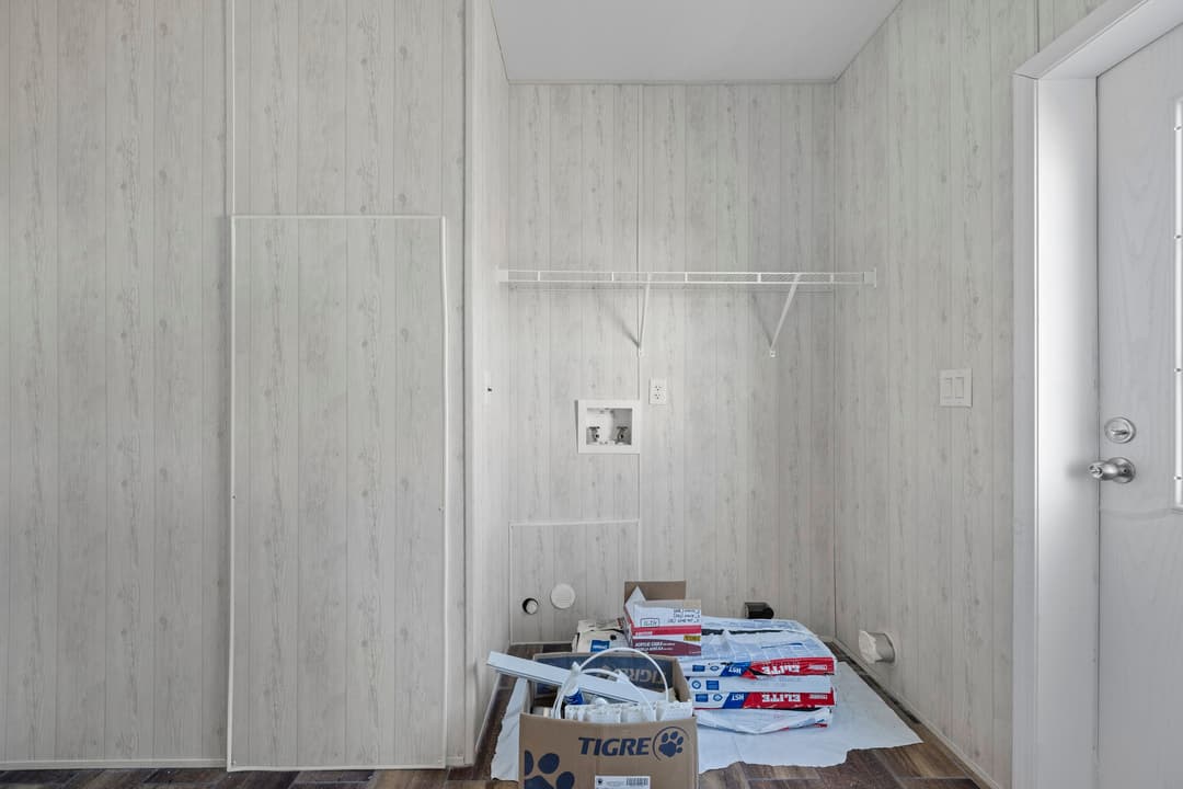 Keaton w/activity room interior home features