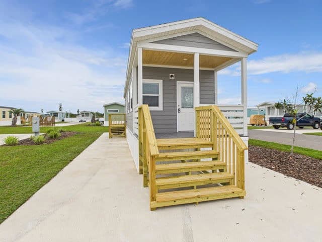 Matilda | ac12401a | hud exterior home features