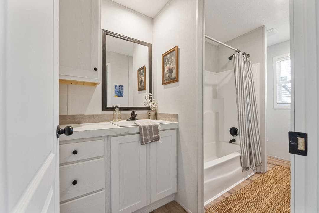Vivid 28603n bathroom home features
