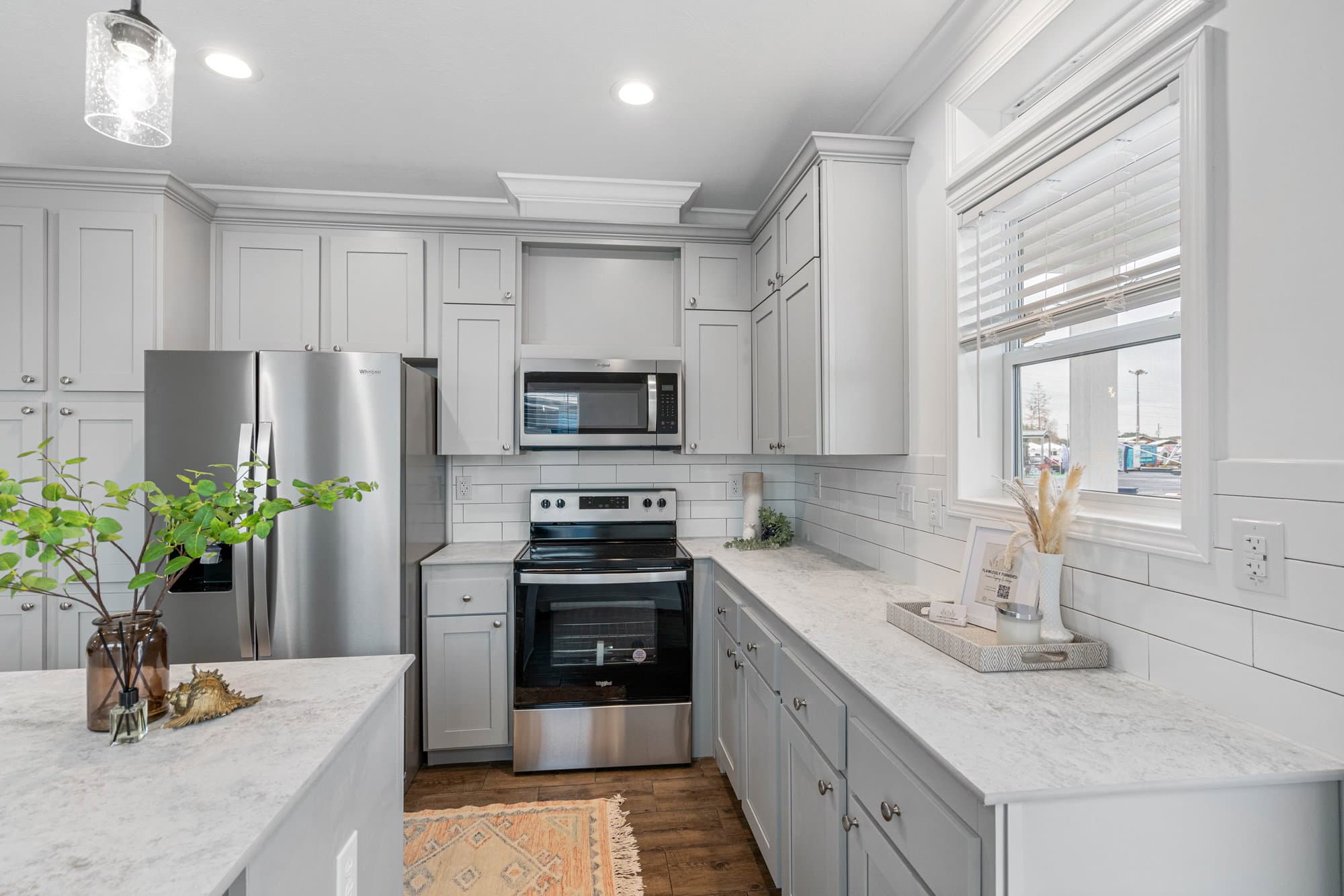 Daisy kitchen home features