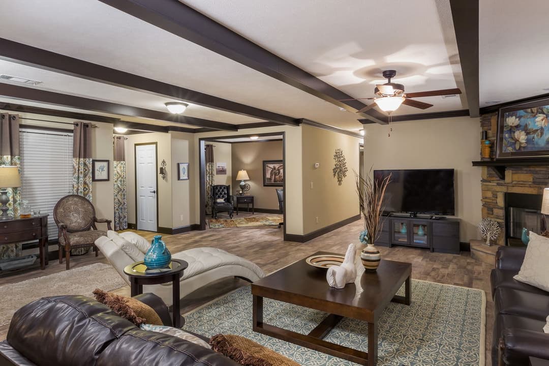 Belle maison interior home features