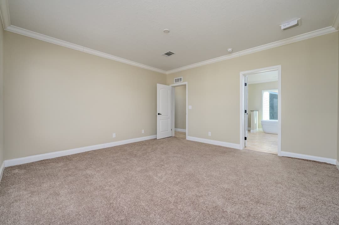 Big mullet bedroom home features