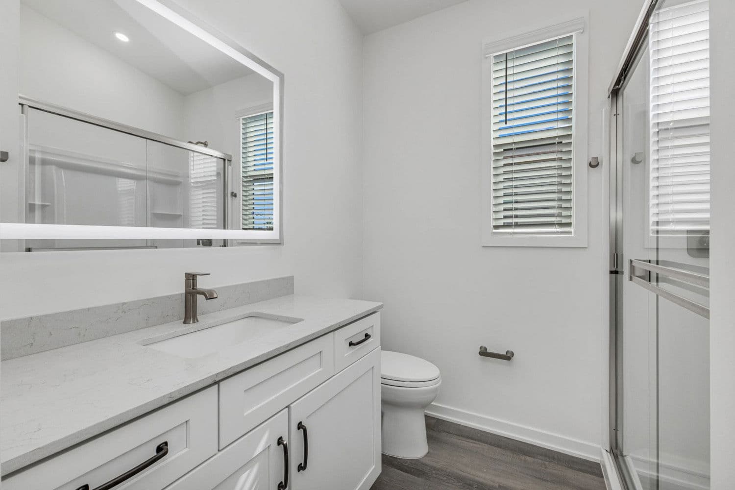 Villa rosa bathroom home features