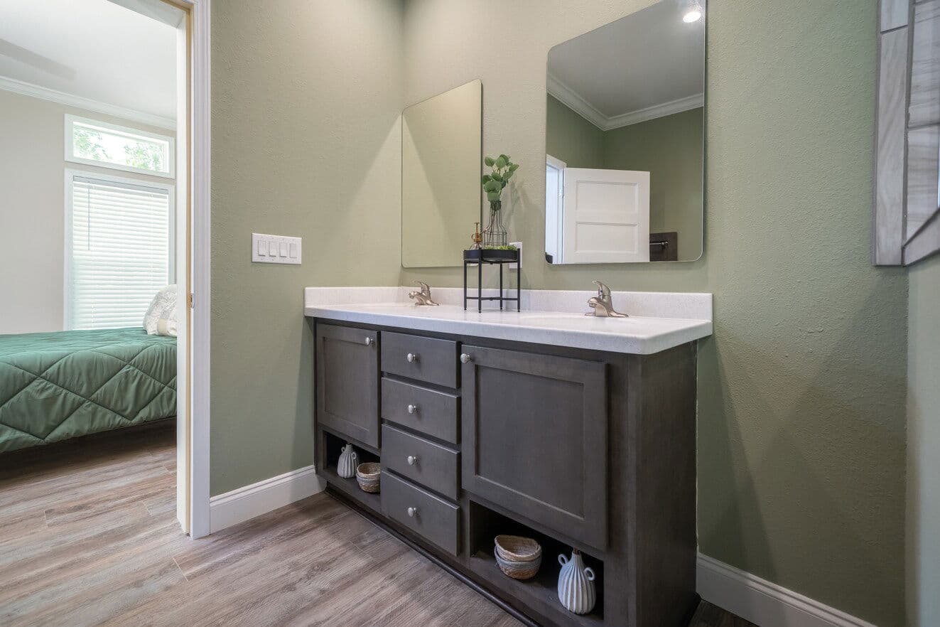 The chariot | 24442a | hud bathroom home features