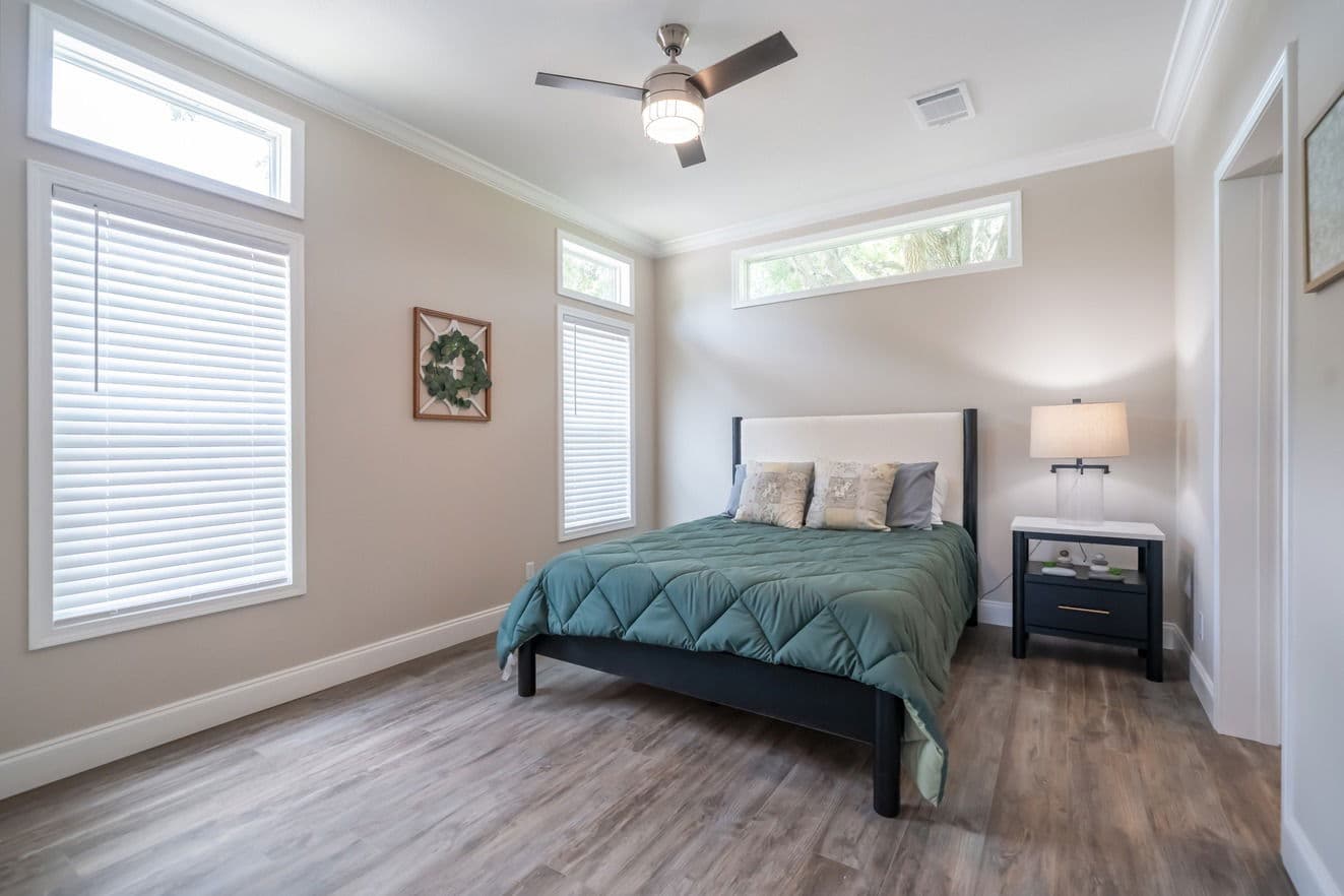 The chariot | 24442a | hud bedroom home features