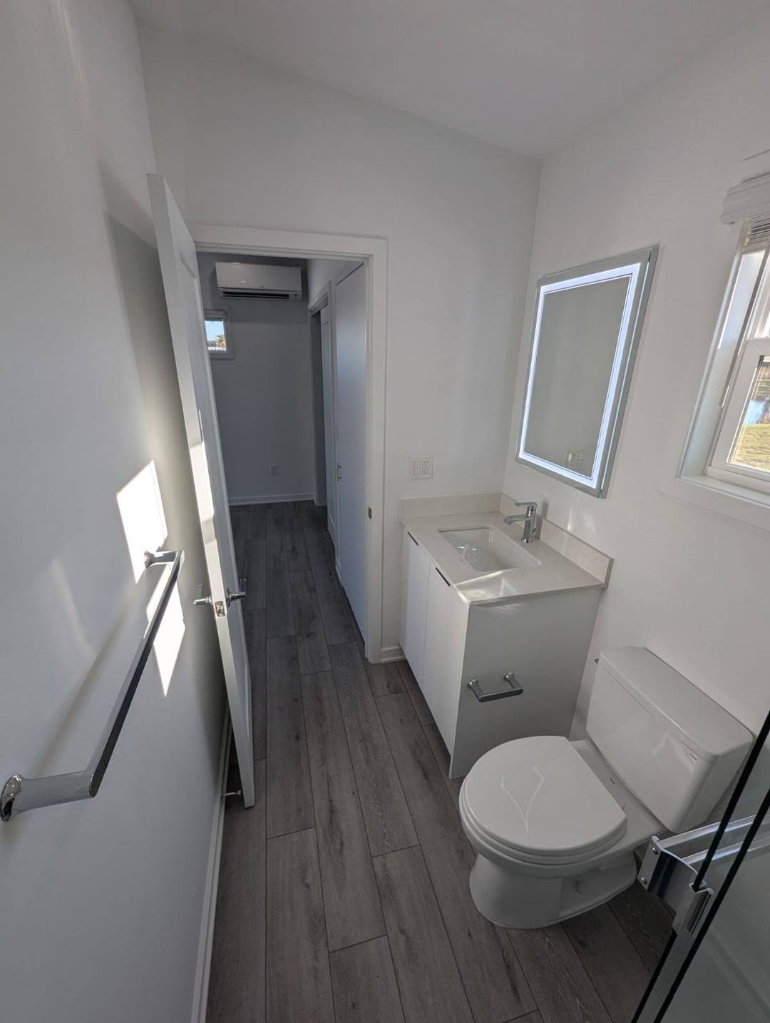 Salt rock interior and bathroom home features