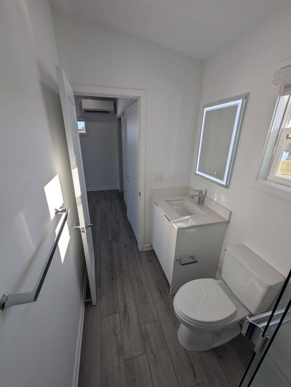 Salt rock interior and bathroom home features