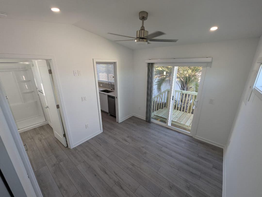 Salt rock interior and bedroom home features