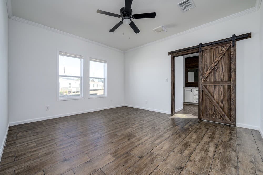 Kinderlou interior home features