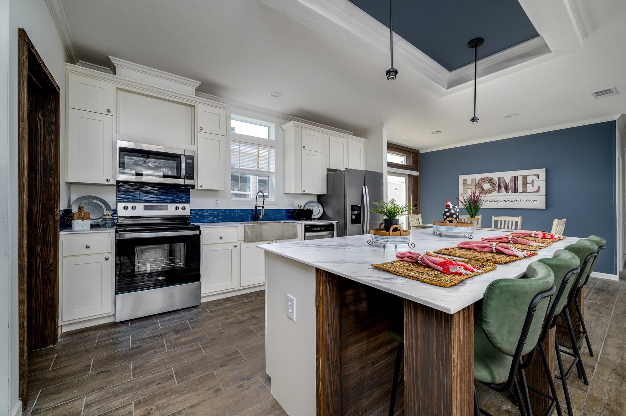 Daphne kitchen and hero home features