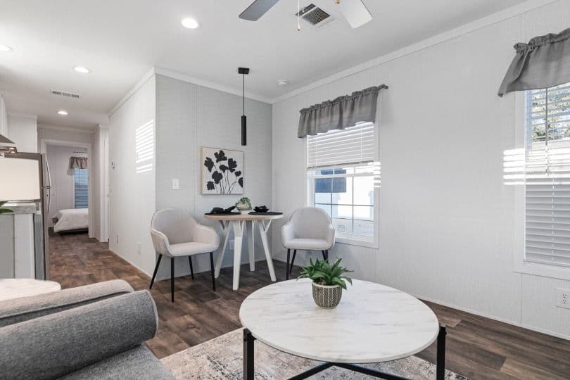 The palmetto rose interior home features