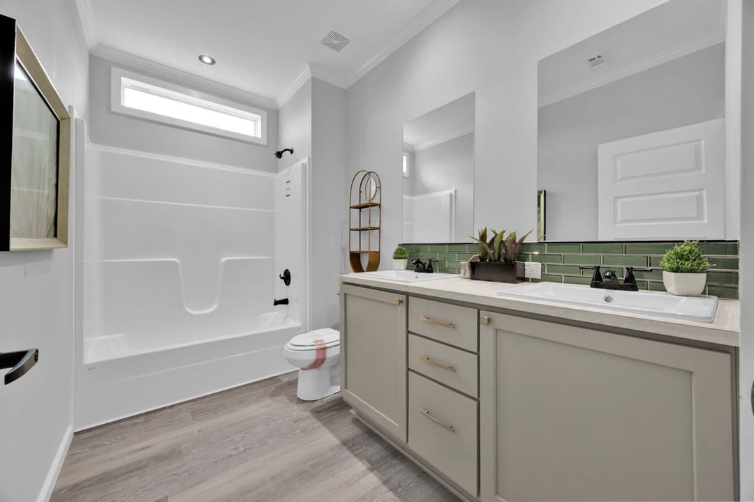 The quinn | 30523a | hud bathroom home features